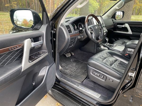 090 Внедорожник Toyota Land Cruiser 200 на свадьбу без водителя raWq