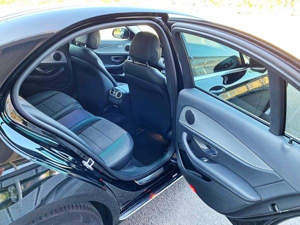 105 Mercedes-Benz W213 E класса черный на свадьбу VygO