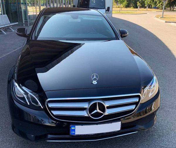 105 Mercedes-Benz W213 E класса черный на свадьбу VygO