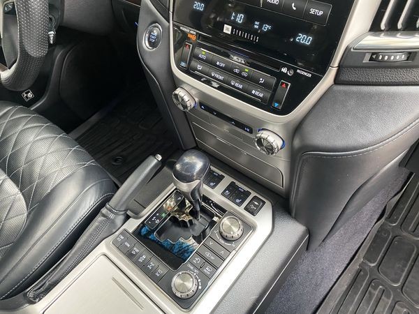 090 Внедорожник Toyota Land Cruiser 200 c водителем на свадьбу paJy