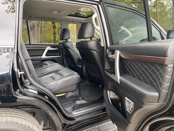 090 Внедорожник Toyota Land Cruiser 200 на свадьбу без водителя raWq