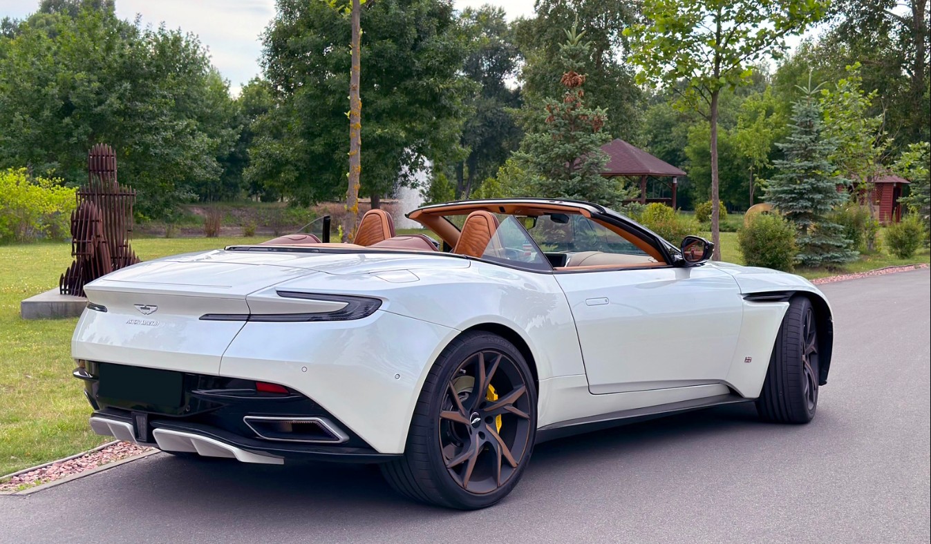 Тест-драйв Aston Martin DB11 Volante 2018 BD8V