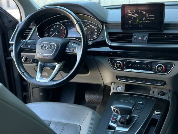 120 Внедорожник Audi Q5-Quattro серо-голубой с водителем JRey