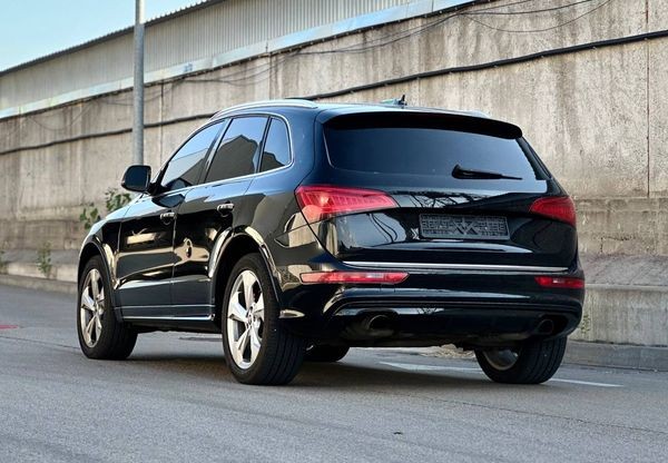 114 Внедорожник Audi Q5-Quattro без водителя K4Bx