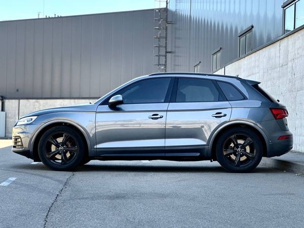 120 Внедорожник Audi Q5-Quattro без водителя EmMb