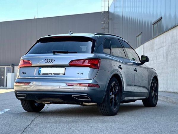 120 Внедорожник Audi Q5-Quattro без водителя EmMb