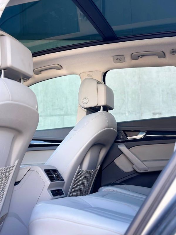 120 Внедорожник Audi Q5-Quattro серо-голубой с водителем JRey