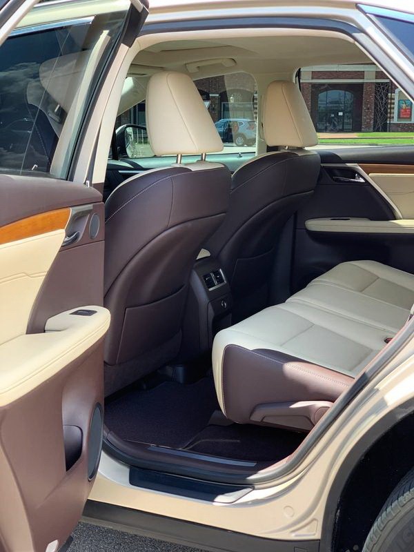 345 Внедорожник Lexus RX350 без водителя qZWe