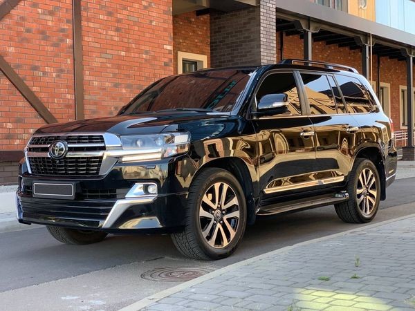 057 Внедорожник Toyota Land Cruiser 200 без водителя 7M54