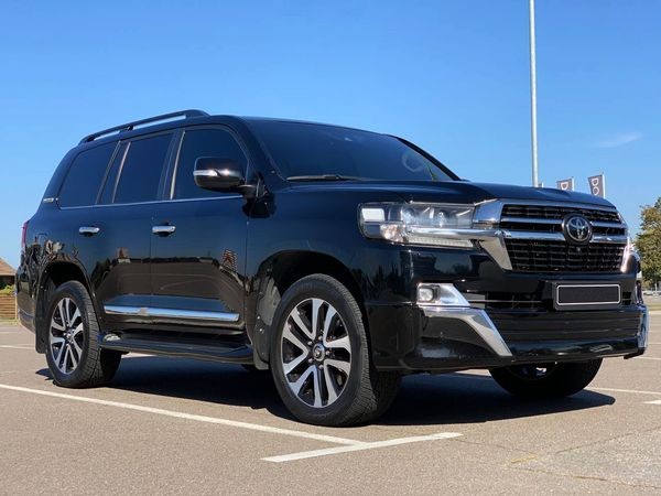 057 Внедорожник Toyota Land Cruiser 200 без водителя 7M54