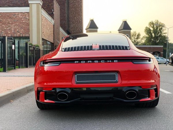 091 Porsche 911 Carrera S красный без водителя yPBZ