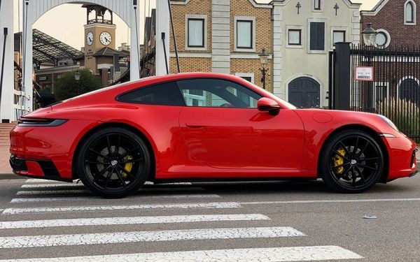 091 Porsche 911 Carrera S красный без водителя yPBZ