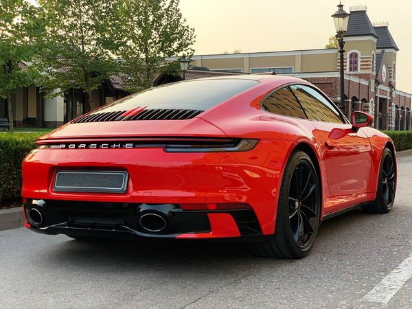 091 Porsche 911 Carrera S красный без водителя yPBZ