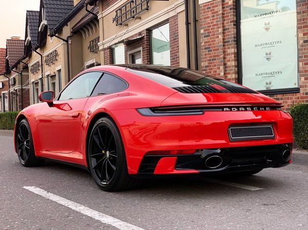 091 Арендовать Porsche 911 Carrera S красный без водителя на свадьбу PmXn
