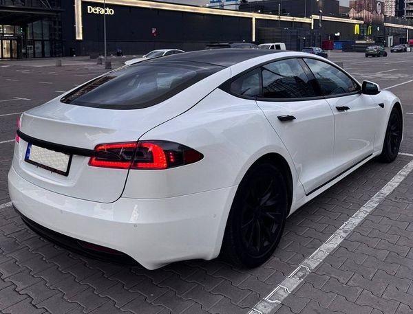 168 Электрокар Tesla Model S белая без водителя ZEWd