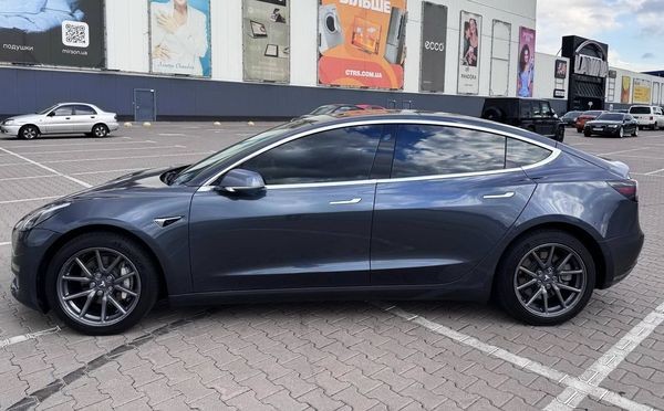 145 Электрокар Tesla Model 3 серая без водителя paEy