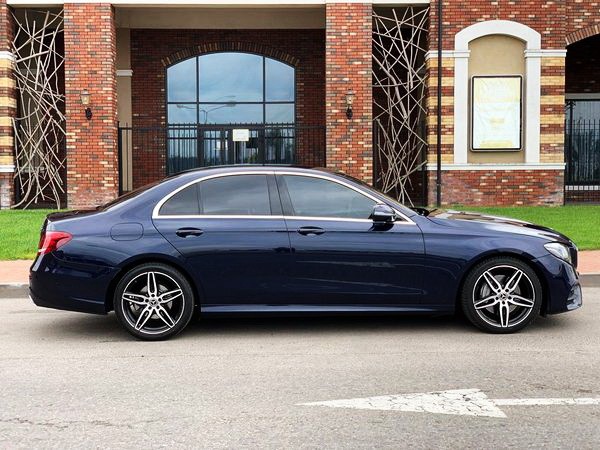 219 Авто на свадьбу Mercedes W213 E220d темно-синий без водителя vaAY