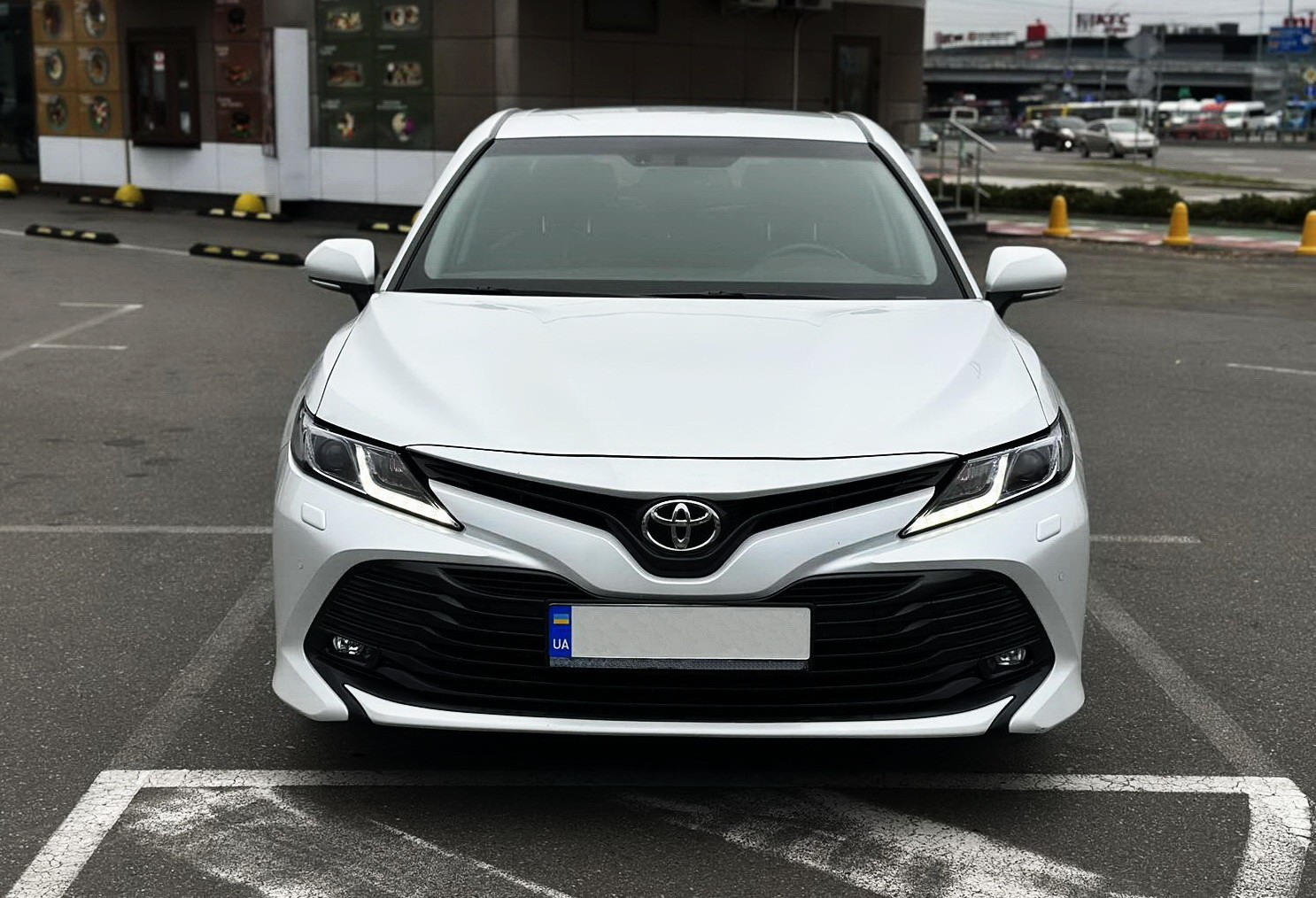 389 Toyota Camry V70 белая авто на свадьбу 3QPv