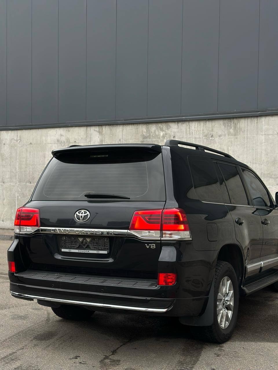 Toyota Land Cruiser 200 LyNA