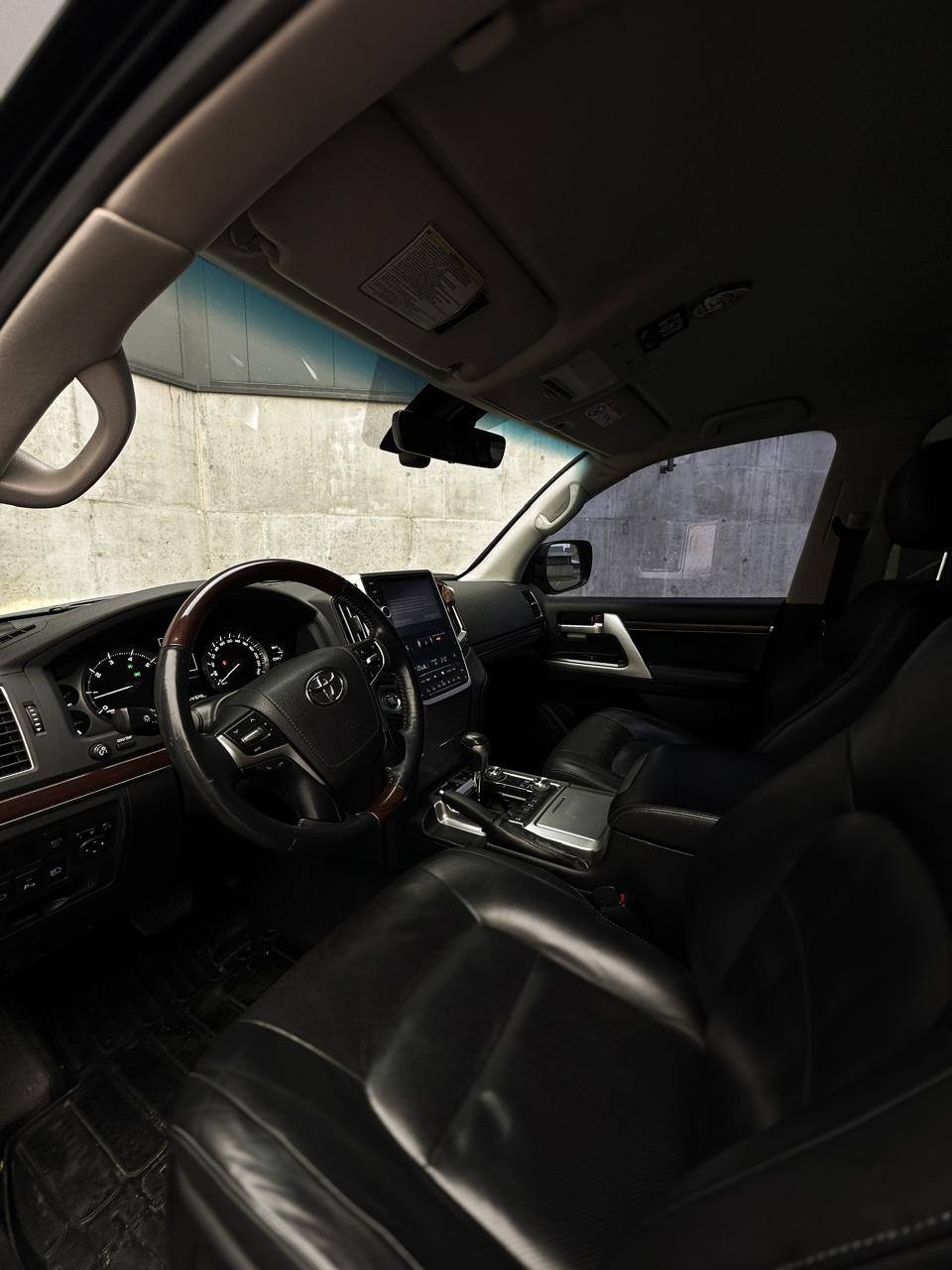 Toyota Land Cruiser 200 LyNA