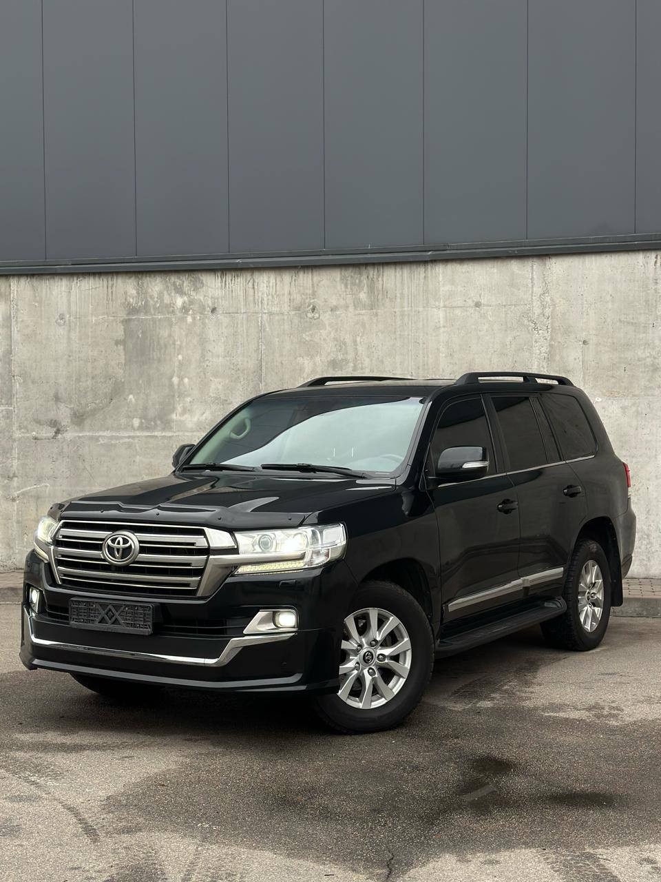 Toyota Land Cruiser 200 LyNA