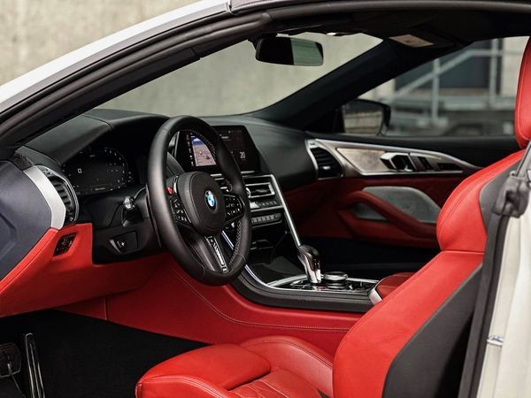 143 Кабриолет на свадьбу съемки BMW M8 Cabrio белая без водителя D6YZ