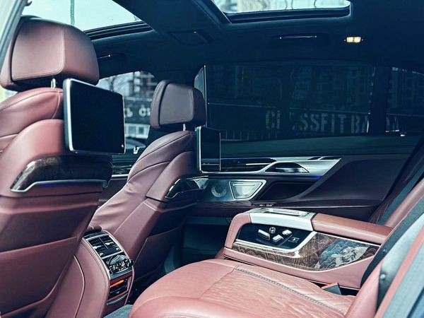 353 Авто BMW M760 LI без водителя qZOV