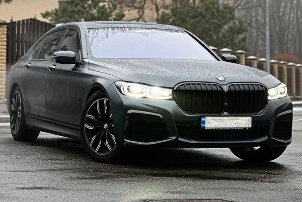 353 Авто BMW M760 LI без водителя qZOV