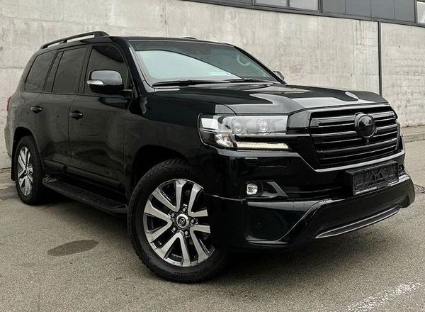 358 Бронированный джип без водителя Toyota Land Cruiser 200 MrLq