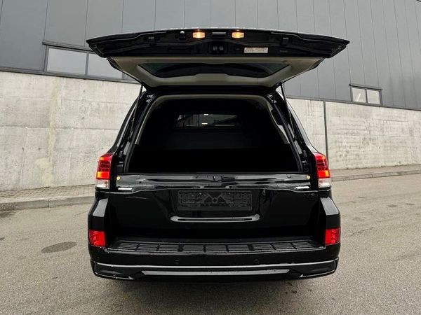 358 Бронированный джип без водителя Toyota Land Cruiser 200 MrLq