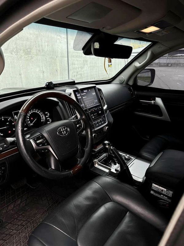 358 Бронированный джип без водителя Toyota Land Cruiser 200 MrLq