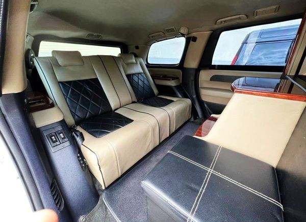 346 Бронированный джип без водителя Toyota Sequoia белая AkYN