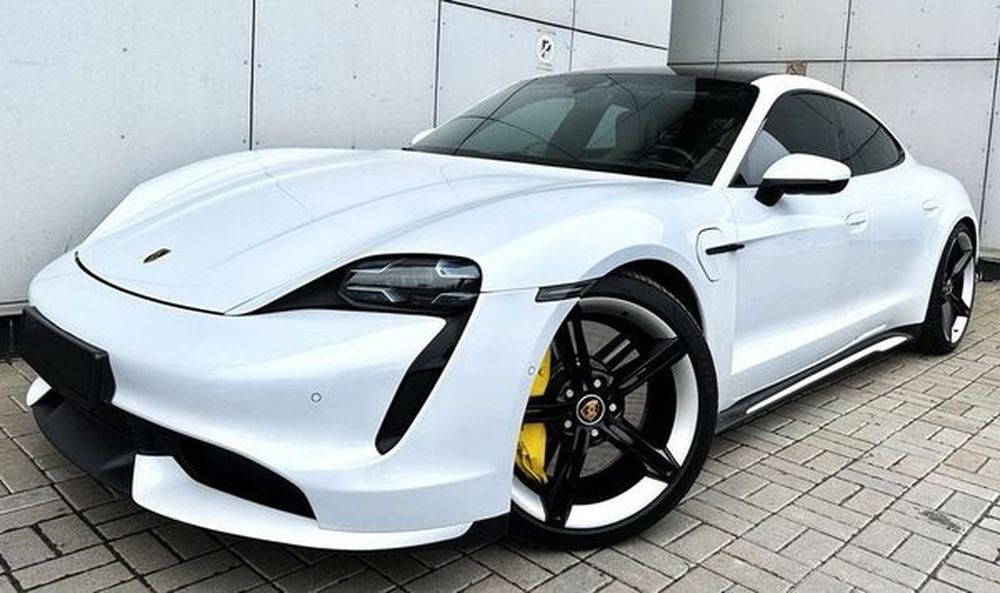 135 Спорткара Porsche Taycan Turbo без водителя 6LYe