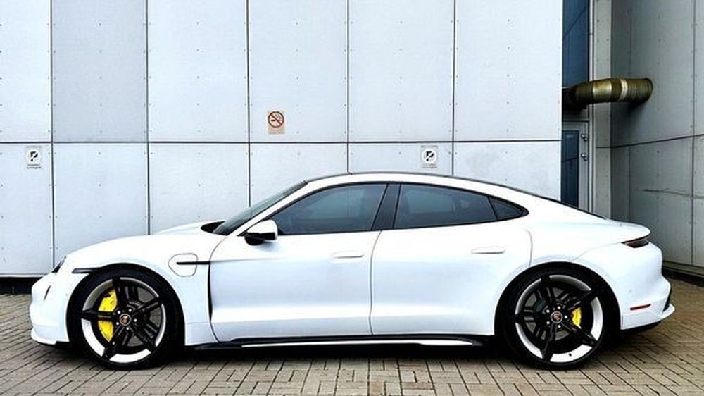 135 Спорткар Porsche Taycan Turbo с водителем 5Mdk