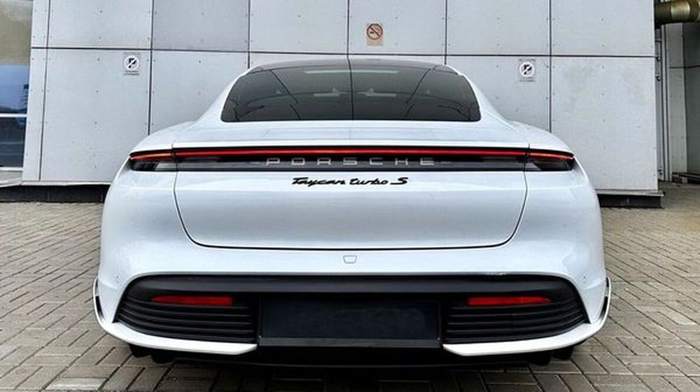 135 Спорткар Porsche Taycan Turbo с водителем 5Mdk