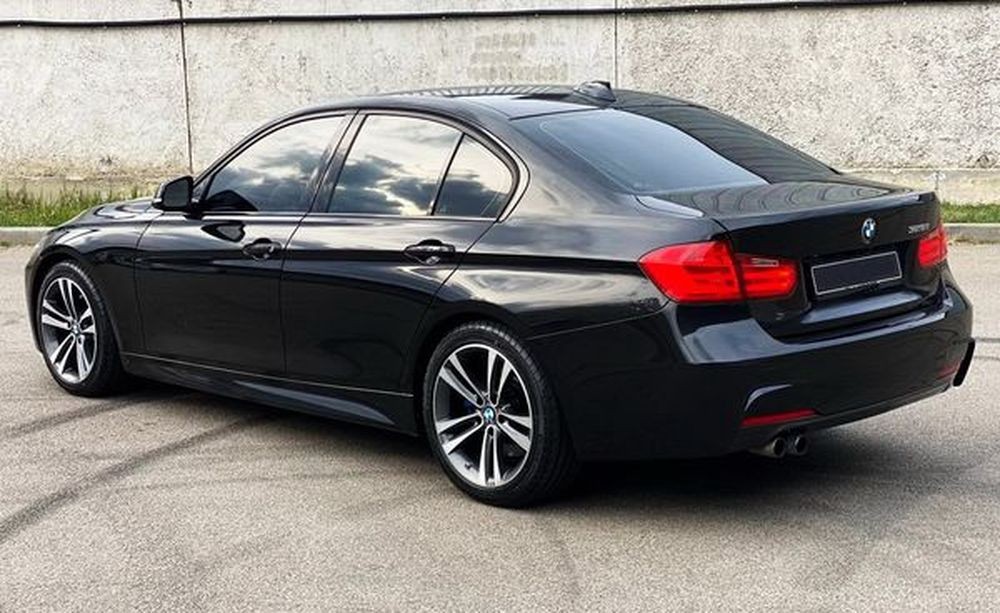 175 Авто BMW 328i без водителя Pm1o