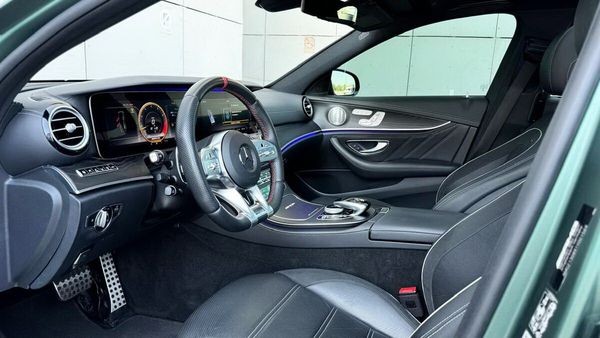 207 Спорткар Mercedes-Benz E63s без водителя yP0V