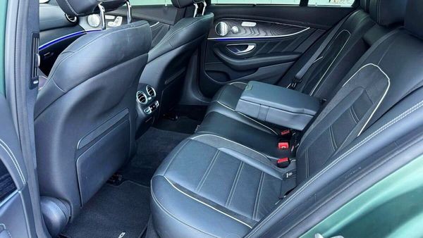 207 Спорткар Mercedes-Benz E63s без водителя yP0V