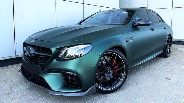 207 Спорткар Mercedes-Benz E63s без водителя yP0V
