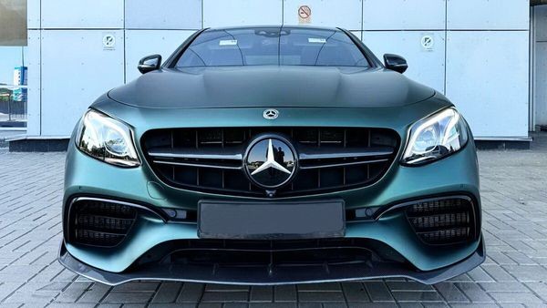 207 Спорткар Mercedes-Benz E63s без водителя yP0V