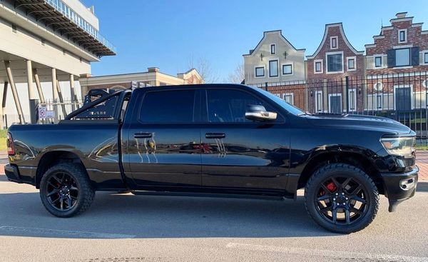 351 Пикап Ram Sport 1500 без водителя для съемок кино рекламы vao1