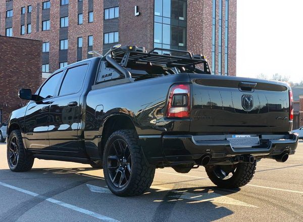 351 Пикап Ram Sport 1500 с водителем почасово 8LYp