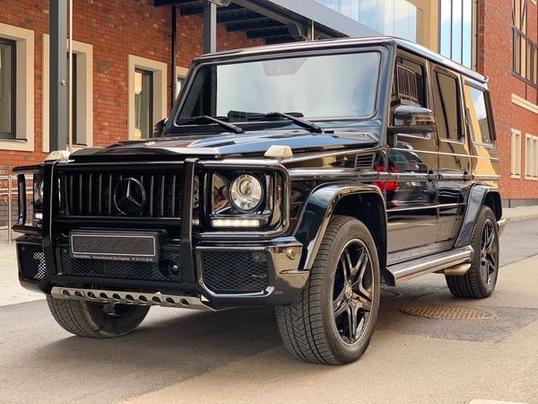 133 Внедорожник Mercedes Benz G63 черный без водителя xKe9