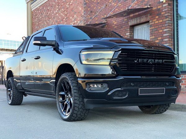 351 Пикап Ram Sport 1500 без водителя для съемок кино рекламы vao1