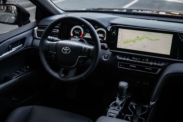 214 Toyota Camry 2025 XV80 без водителя rabO