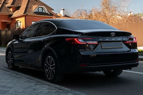 214 Toyota Camry 2025 XV80 с водителем paba