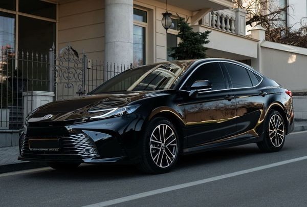 214 Toyota Camry 2025 XV80 с водителем paba