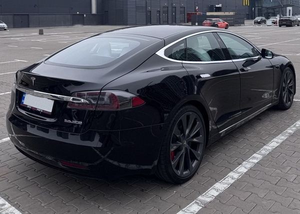 229 Авто на свадьбу Tesla Model S Performance черный с водителем NrqZ