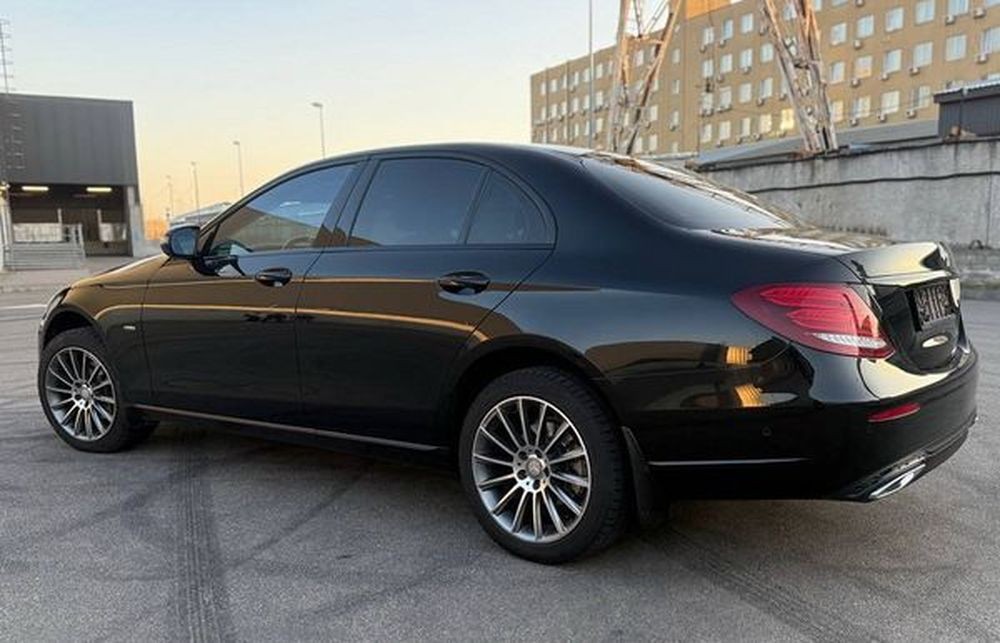 260 Mercedes-Benz Е-Class W213 с водителем 8Lqp