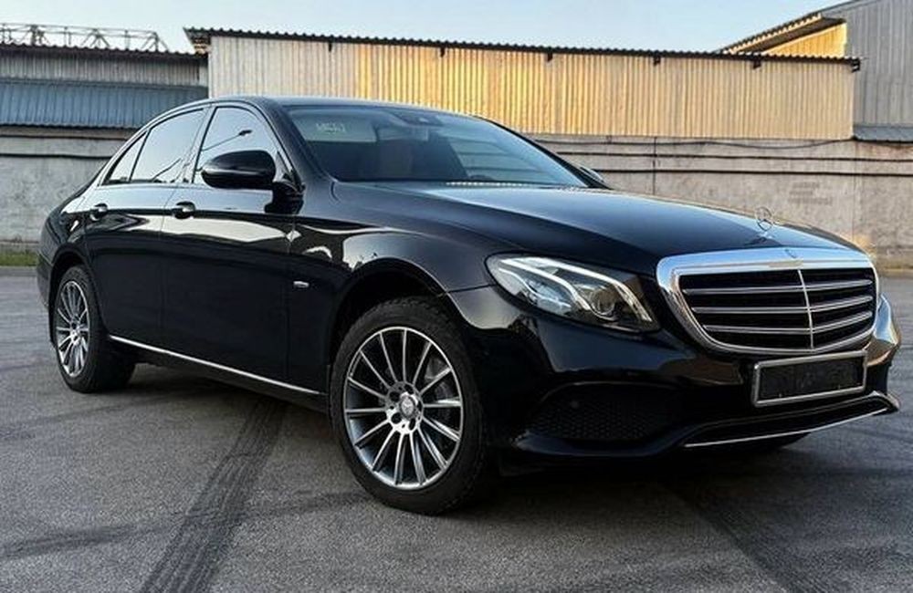 260 Mercedes-Benz Е-Class W213 с водителем 8Lqp